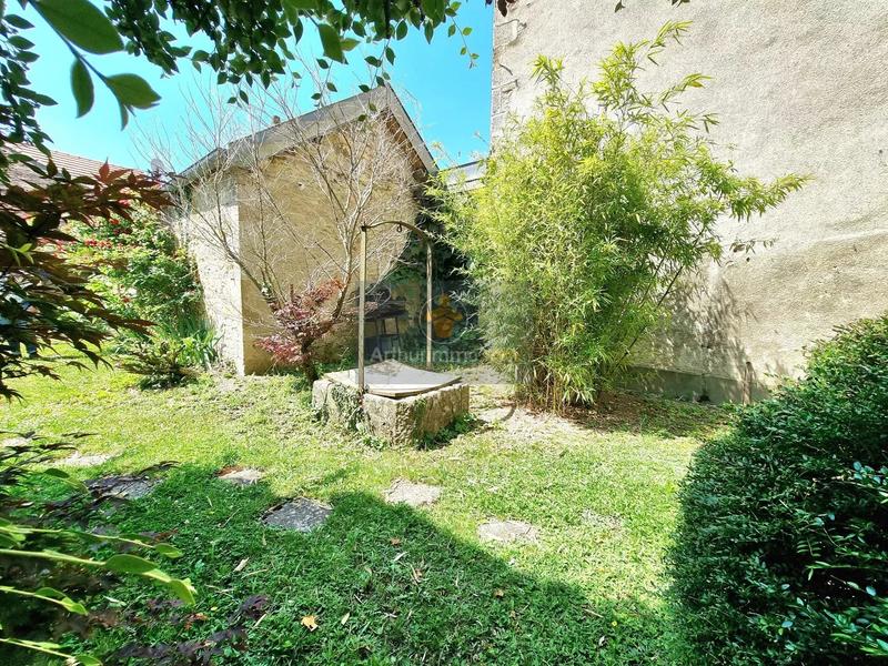 Maison - 325 m² - 10 pièces