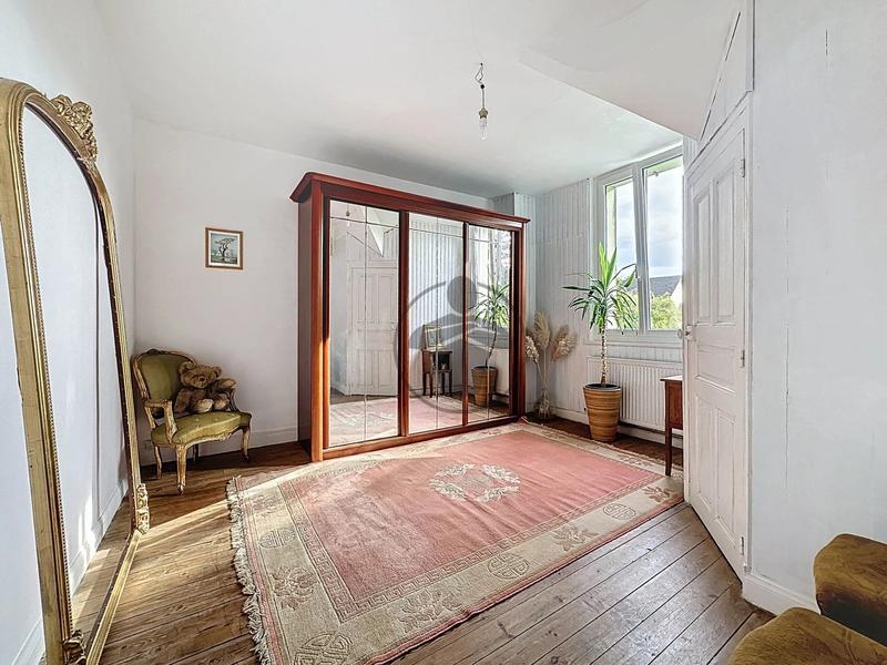 Maison - 287 m² - 10 pièces