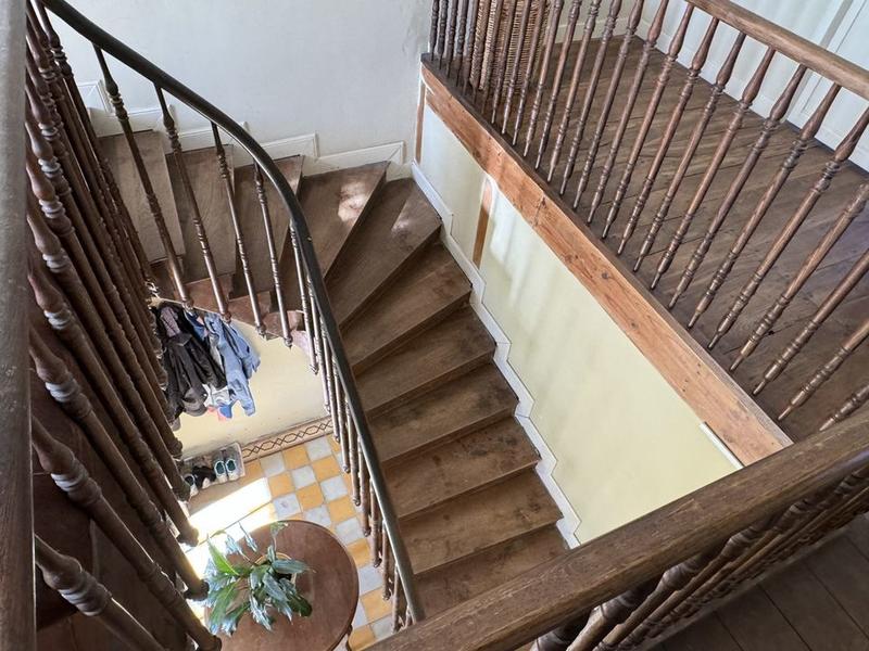 Maison - 630 m² - 9 pièces