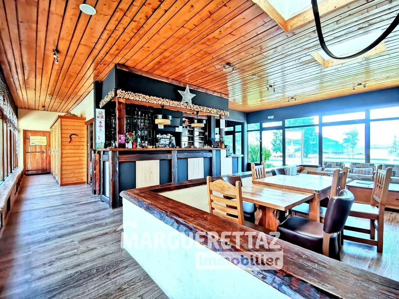 Propriété - 3 500 m² - 70 pièces