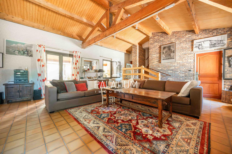 Villa - 252 m² - 6 pièces