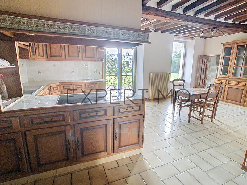 Maison - 240 m² - 9 pièces