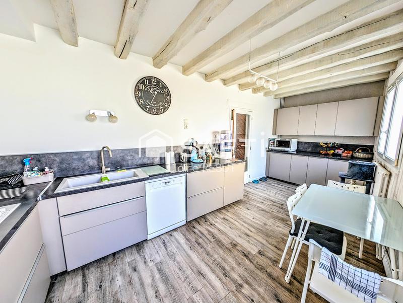 Maison - 210 m² - 9 pièces