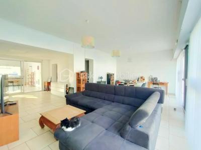 Maison - 241 m² - 8 pièces