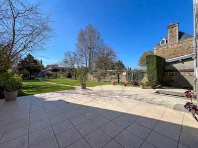 Maison - 236 m² - 10 pièces