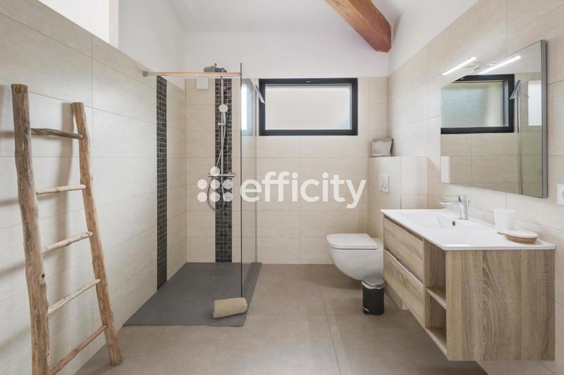 Maison - 211 m² - 7 pièces