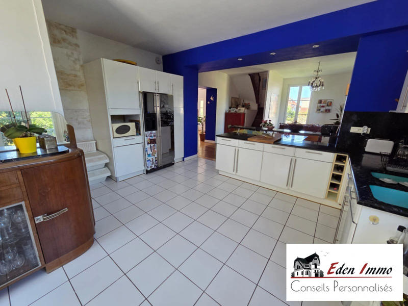 Maison - 256 m² - 10 pièces