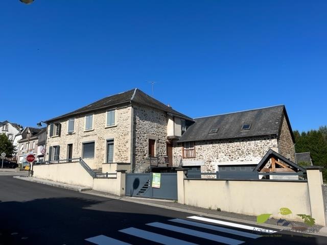 Maison de bourg - 200 m² - 9 pièces