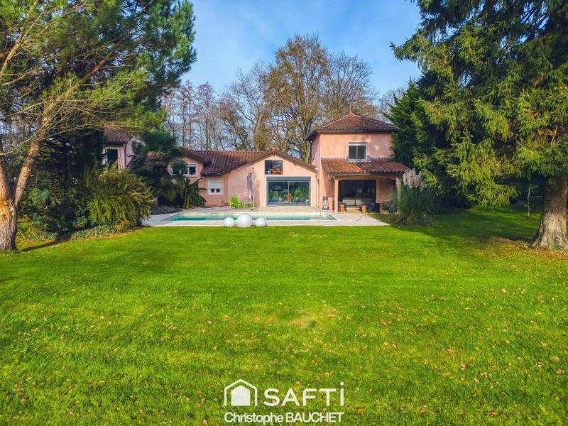 Maison - 213 m² - 6 pièces