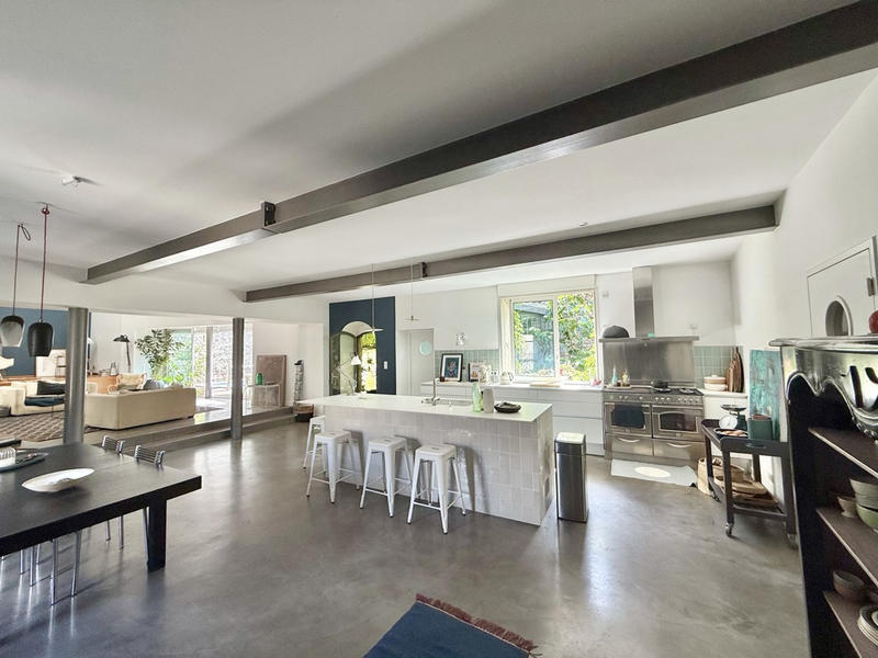 Maison - 240 m² - 10 pièces