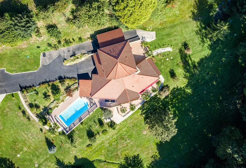 Maison - 214 m² - 5 pièces