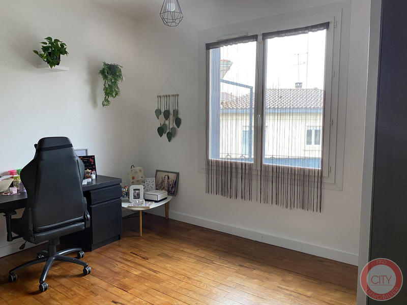 Maison traditionnelle - 223 m² - 9 pièces