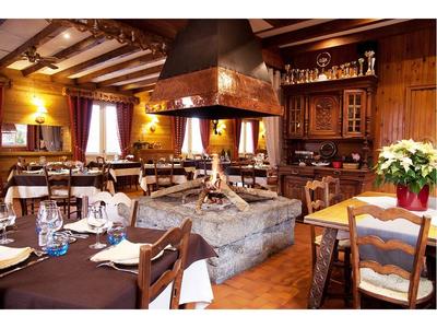 Local commercial - 1 180 m² - 32 pièces