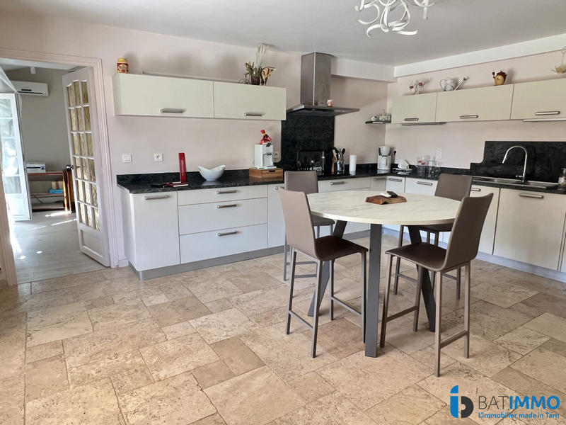 Maison - 248 m² - 7 pièces