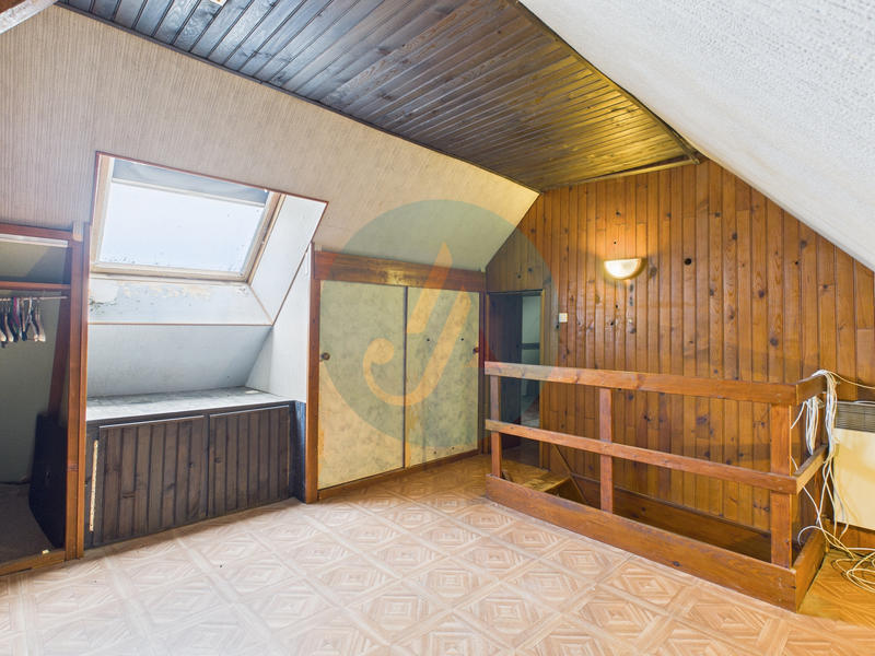 Maison - 201 m² - 7 pièces