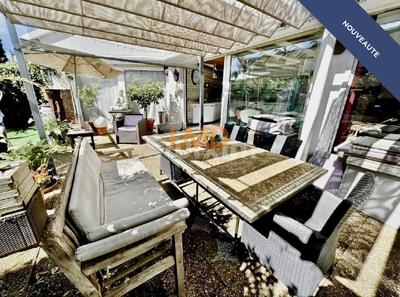 Maison d'architecte - 405 m² - 8 pièces