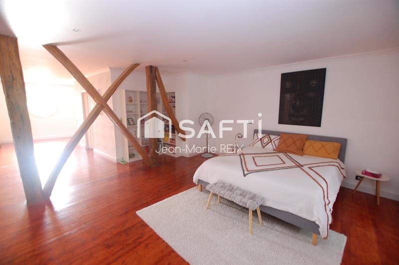 Maison - 220 m² - 6 pièces