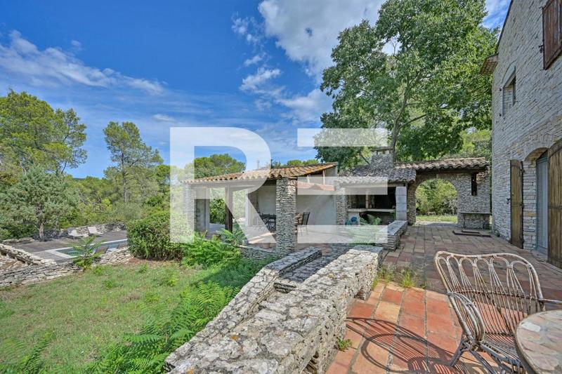 Maison - 238 m² - 7 pièces