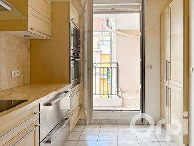 Appartement - 77 m² - 3 pièces