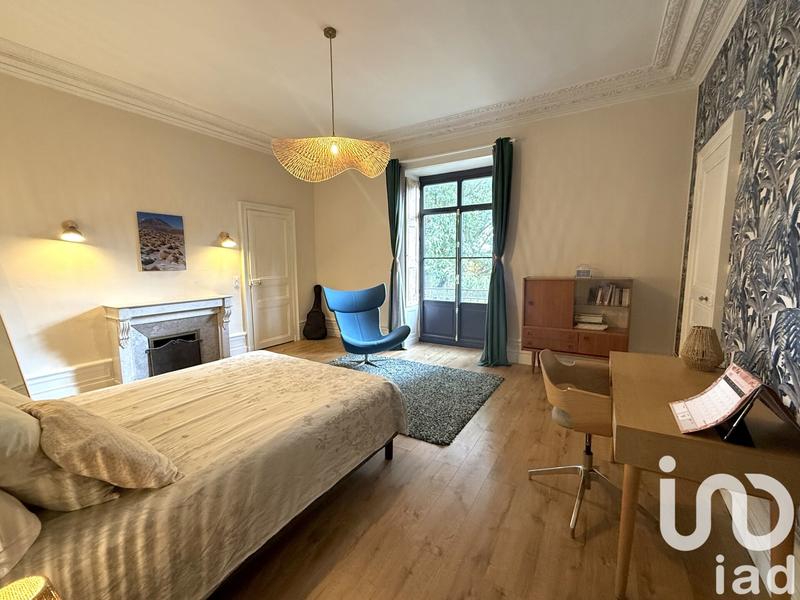 Maison - 214 m² - 9 pièces