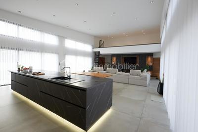 Maison d'architecte - 347 m² - 7 pièces