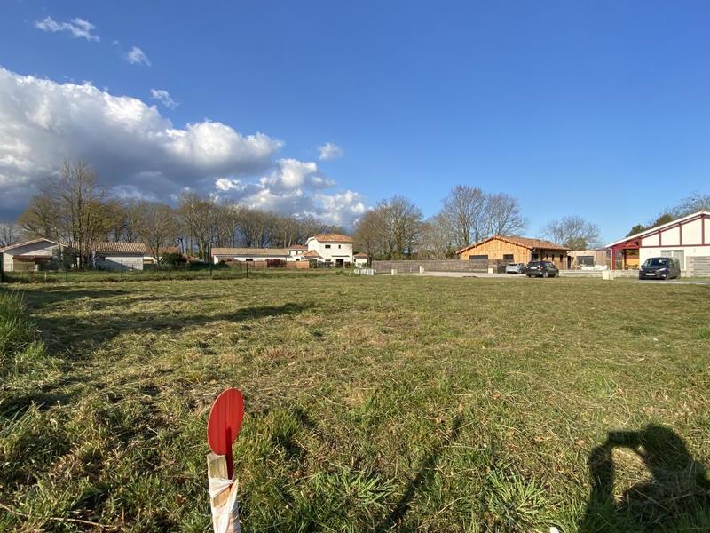 Terrain constructible - 688 m²