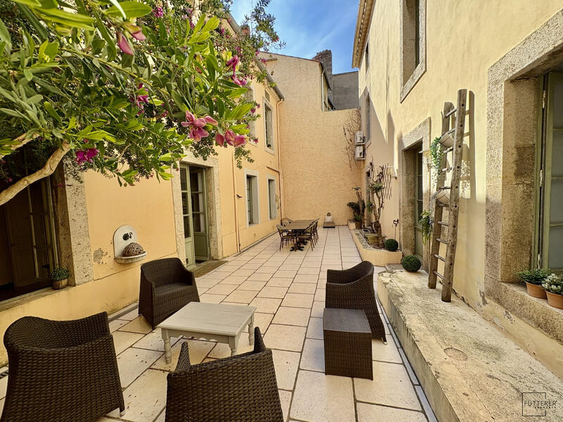 Maison - 355 m² - 10 pièces