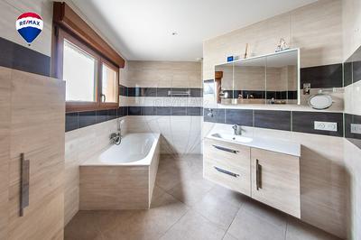 Maison - 228 m² - 6 pièces