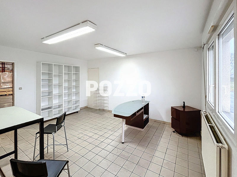 Local d'activité / Entrepôt - 1 098 m² - 9 pièces