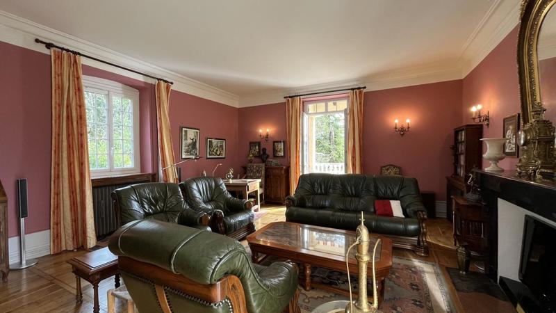 Maison - 300 m² - 8 pièces