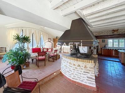 Maison - 240 m² - 6 pièces