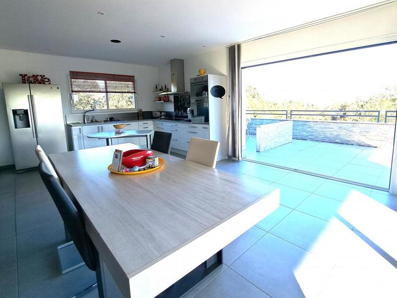 Maison - 250 m² - 9 pièces