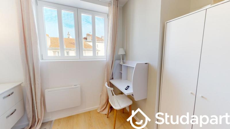 Chambre - 12 m² - 1 pièce