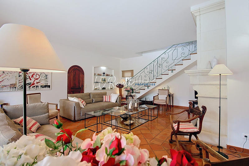 Villa - 276 m² - 8 pièces