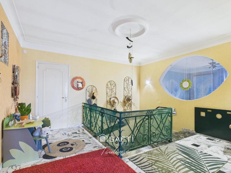 Maison - 274 m² - 8 pièces