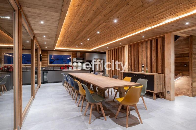 Maison - 330 m² - 10 pièces