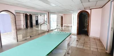 Local commercial - 100 m² - 4 pièces