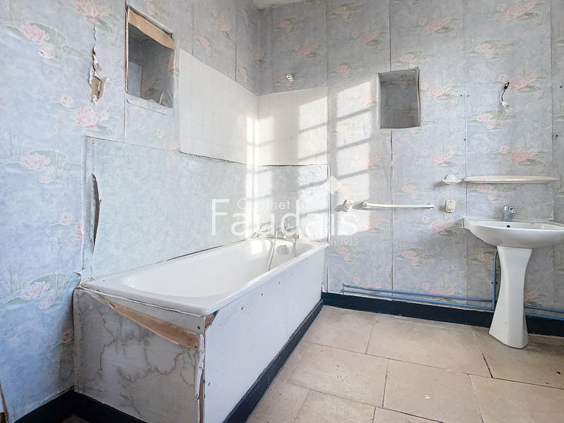 Propriété - 300 m² - 6 pièces