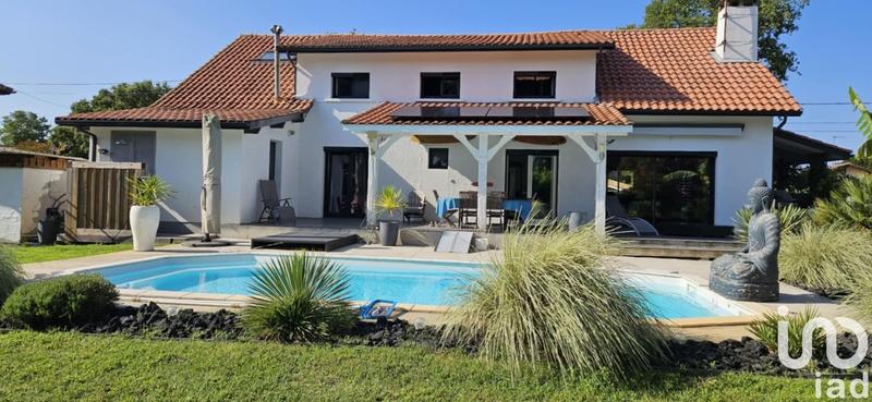 Maison - 250 m² - 9 pièces