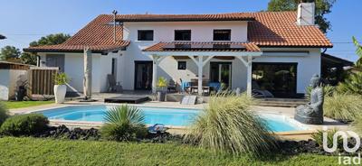 Maison - 250 m² - 9 pièces