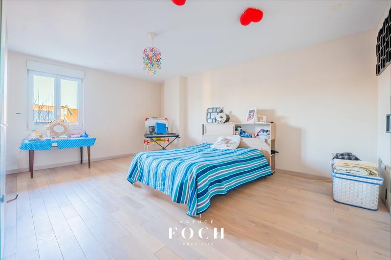 Maison - 290 m² - 8 pièces