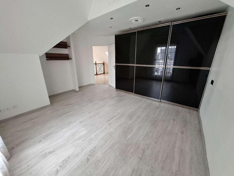 Maison - 122 m² - 7 pièces