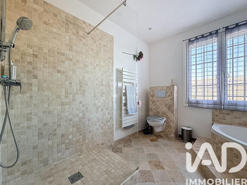 Maison - 251 m² - 7 pièces