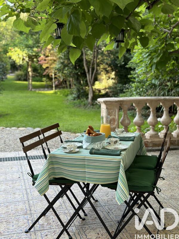 Maison - 483 m² - 12 pièces