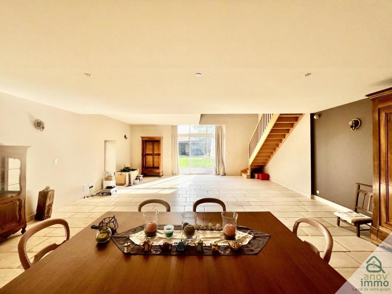 Maison en pierre - 258 m² - 9 pièces