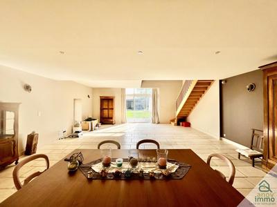 Maison en pierre - 258 m² - 9 pièces