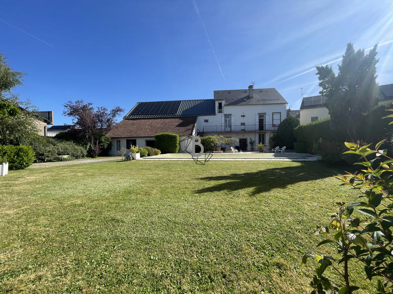 Maison - 250 m² - 8 pièces