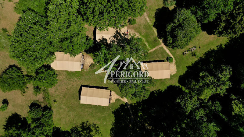 Maison - 555 m² - 16 pièces