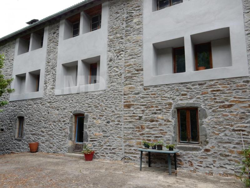 Maison - 437 m² - 17 pièces