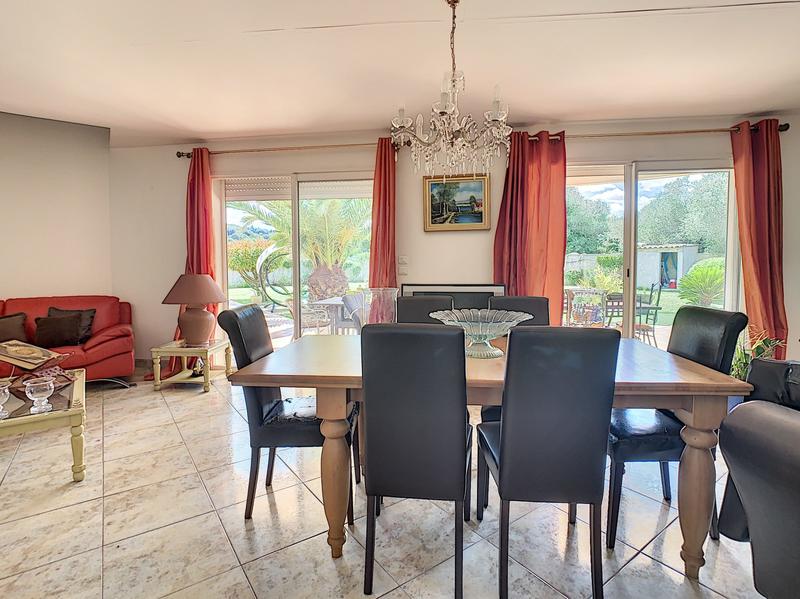 Villa - 184 m² - 6 pièces